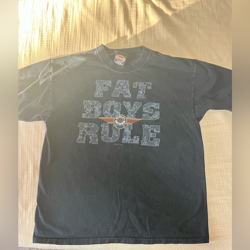 Harley-Davidson 2001 Black and Gold Chicago Hanes Beefy Tee